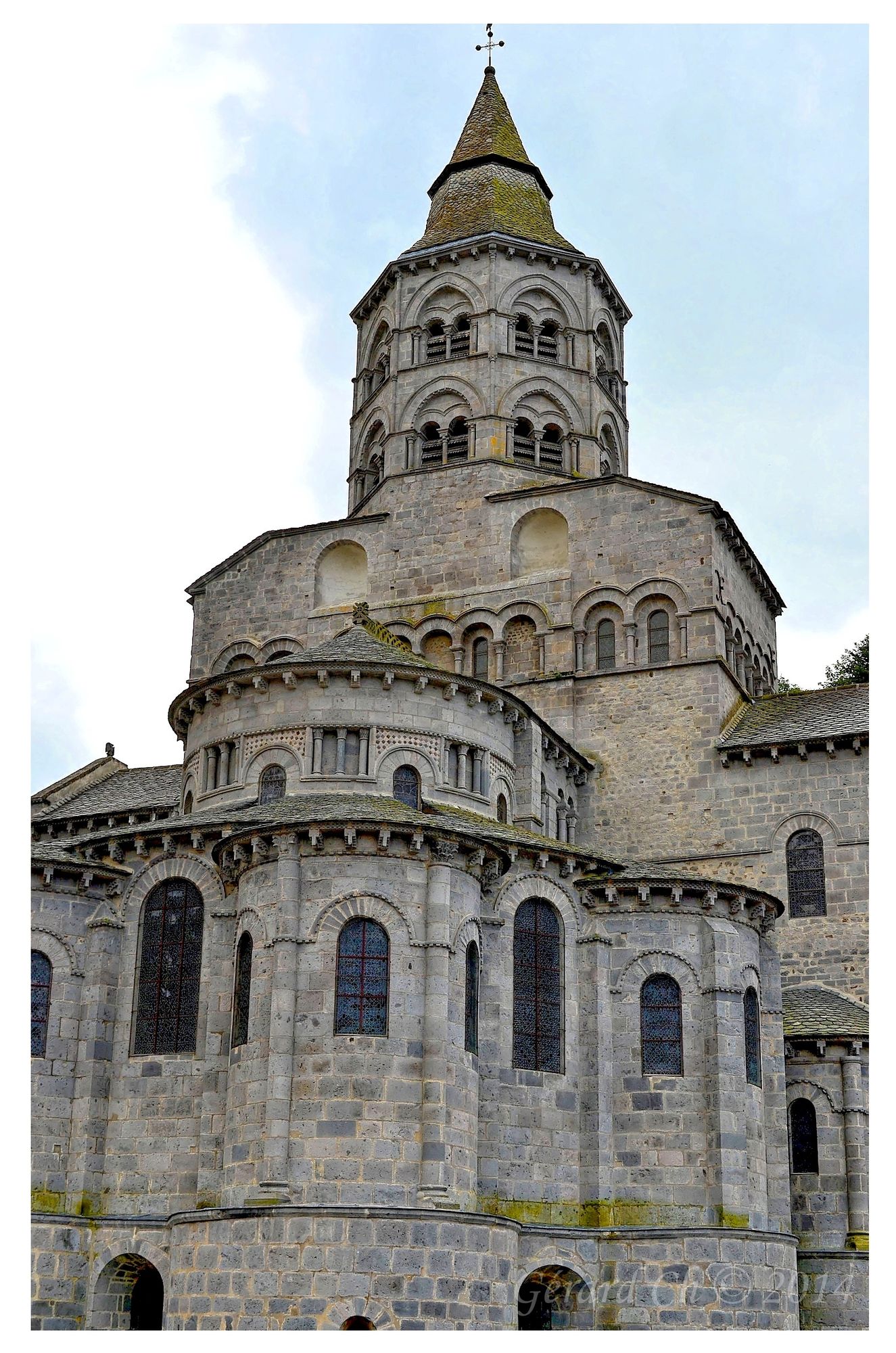 Église romane Notre-Dame d'Orcival - Sancy - Gérard Charbonnel