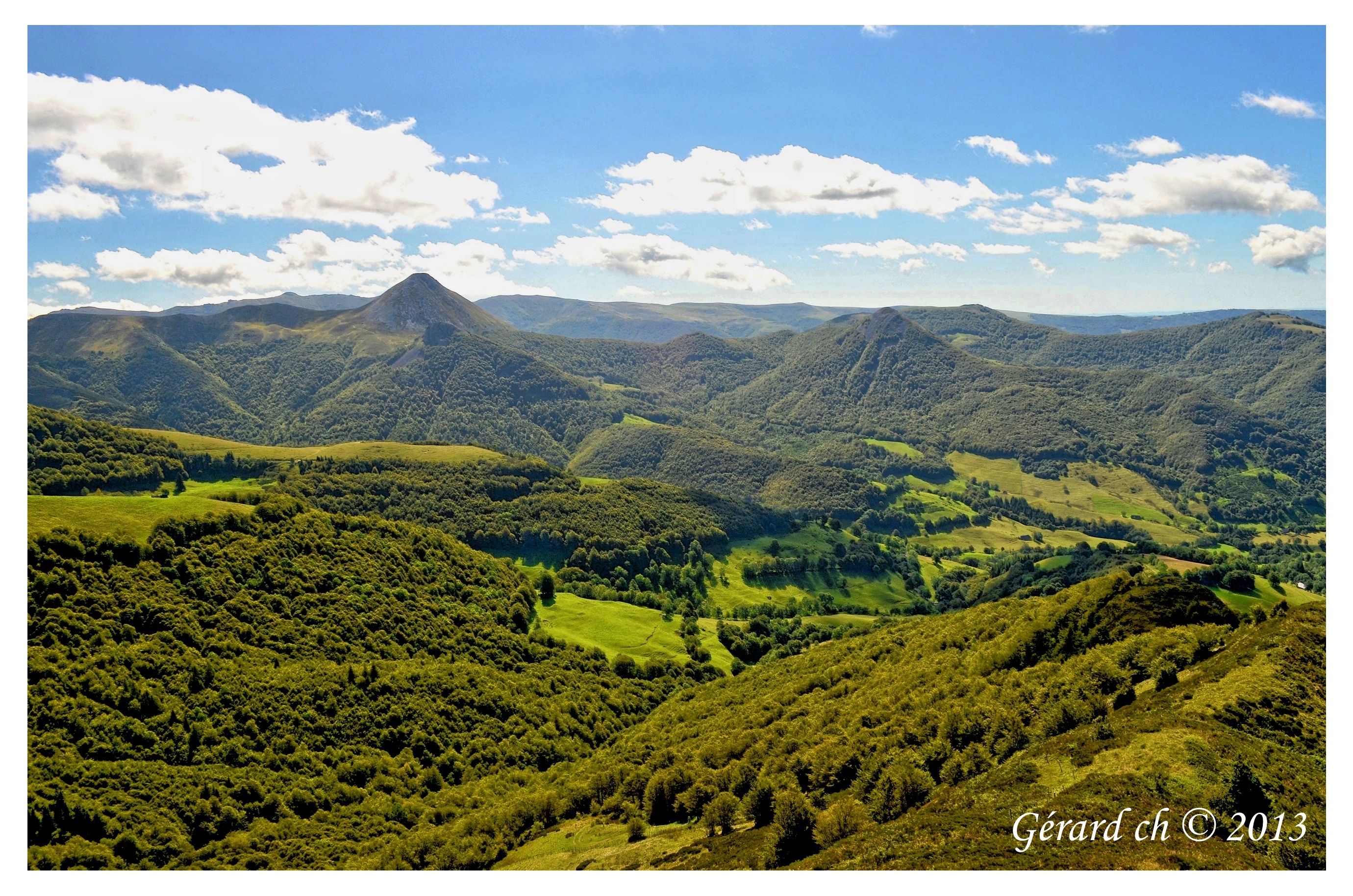 Panorama exceptionnel sur les monts du Cantal - Gérard Charbonnel