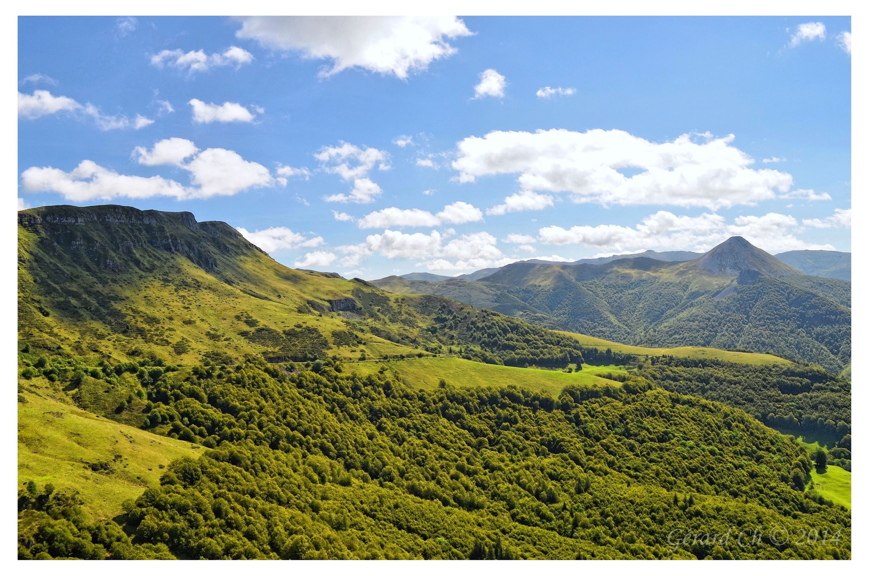 Panorama exceptionnel sur les monts du Cantal