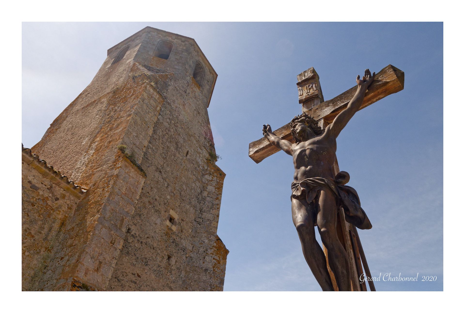 Christ en croix près de l'église Saint-Pierre - Verneuil