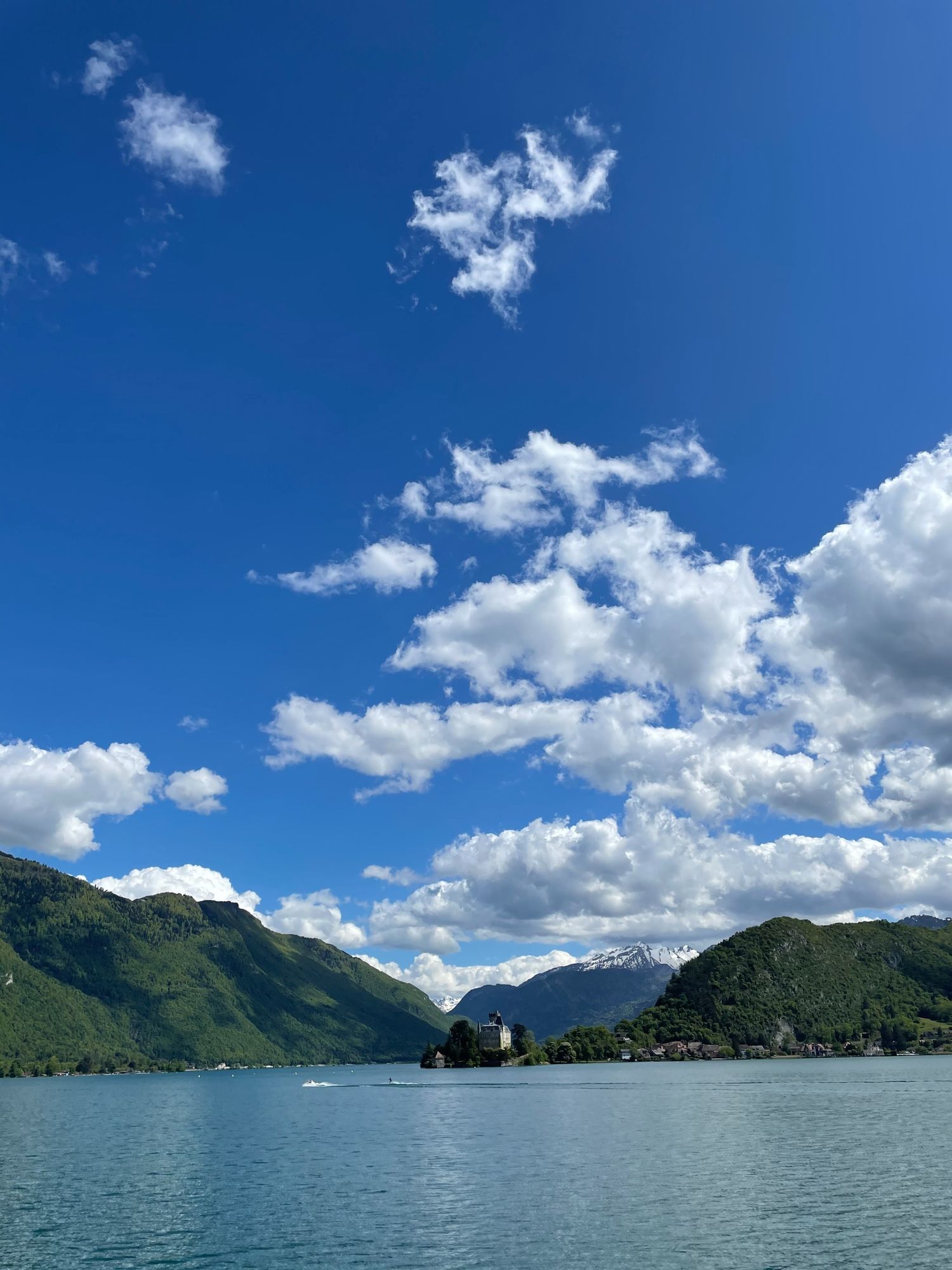Lac D'Annecy et les massifs aux alentours