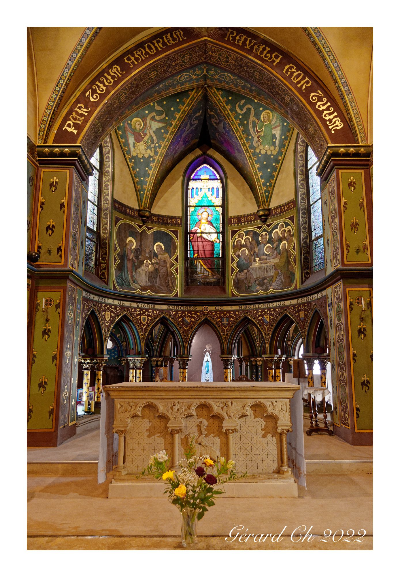 Choeur et fresques de la chapelle du Sacré Coeur à Montluçon
