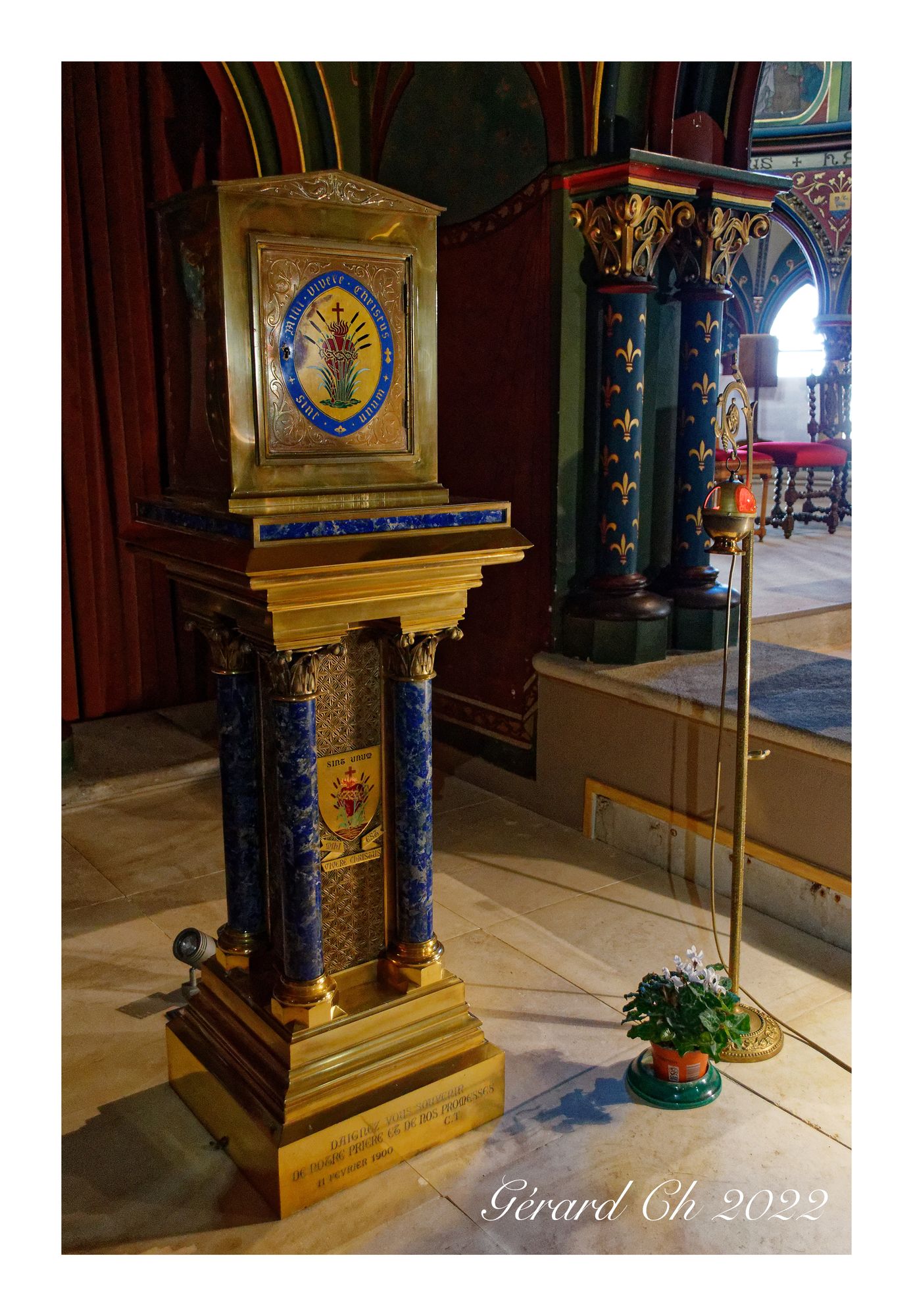 Tabernacle dans le collatéral gauche de la chapelle du Sacré Coeur à Montluçon