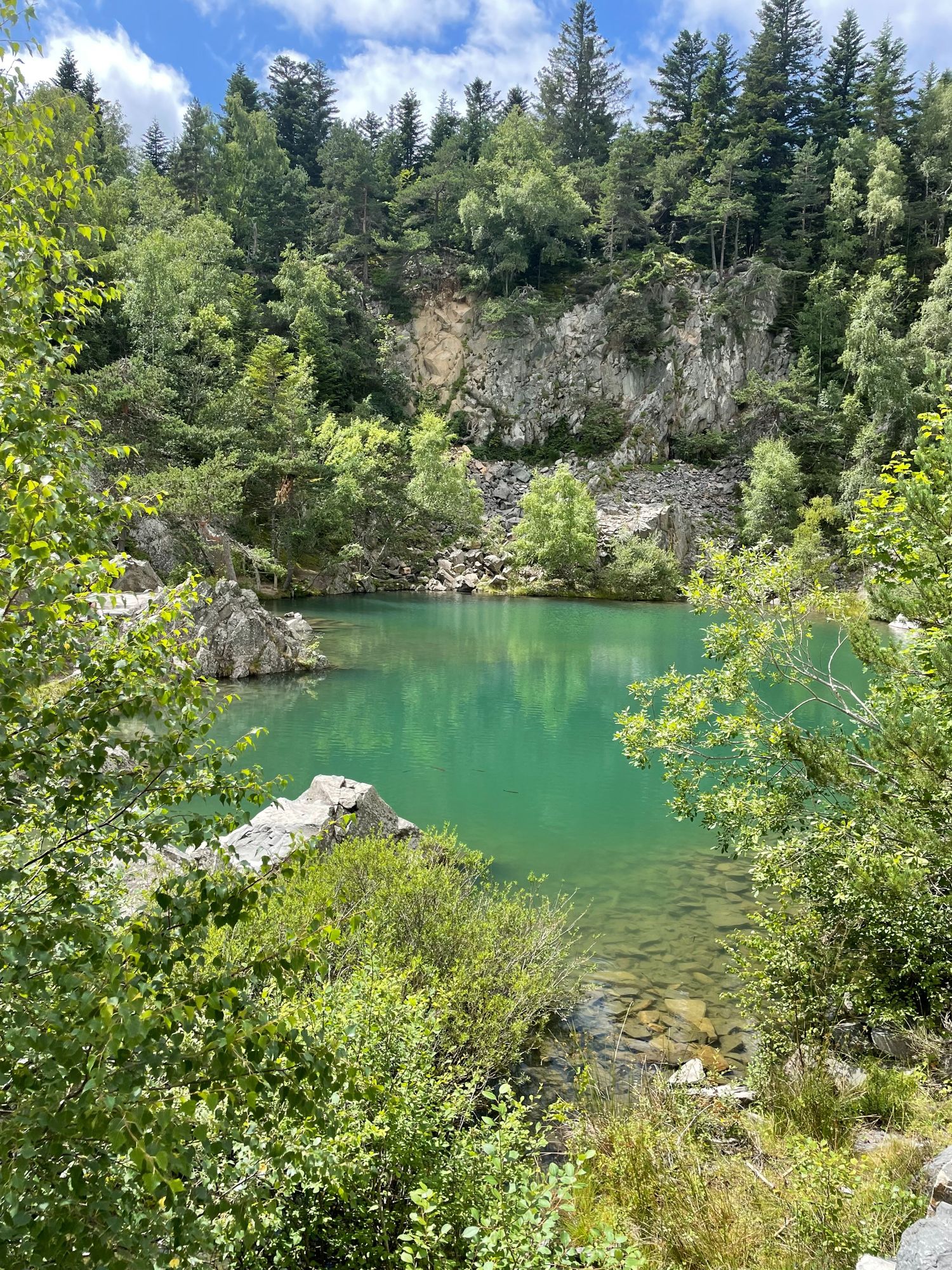 Le lac bleu Auvergnat.