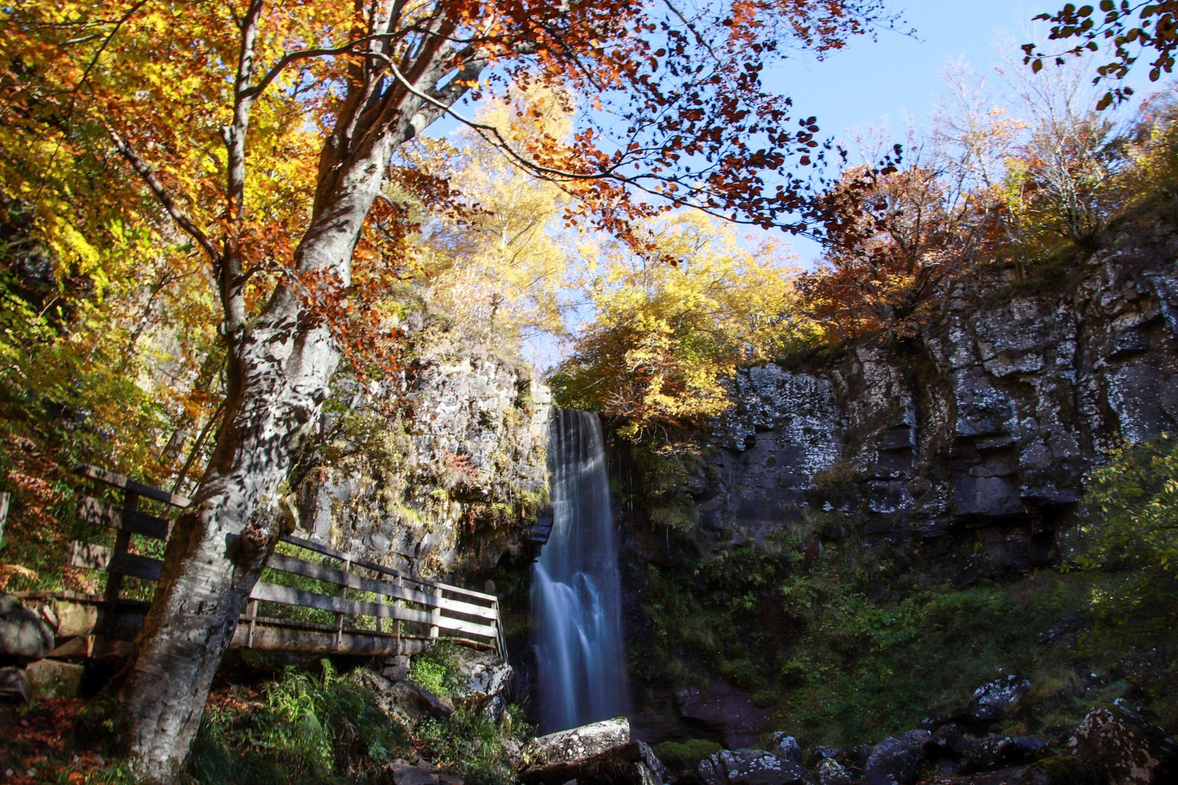 Cascade du Cantal en automne