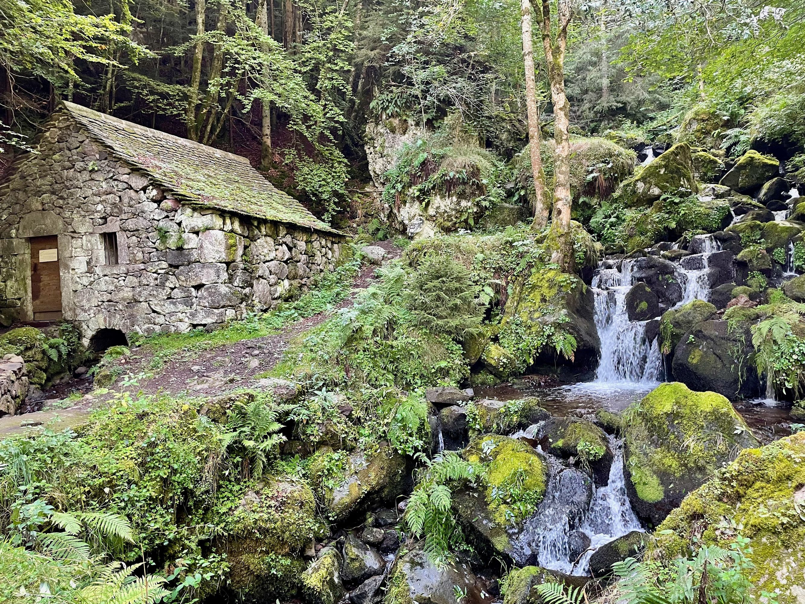 Le Moulin à eau de Chambeuil dans le Cantal
